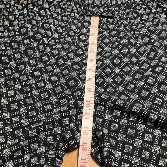 OLD NAVY 100% Rayon Black and White Jumpsuit Crossover Back Side Slash Pockets M - Picture 6 of 10